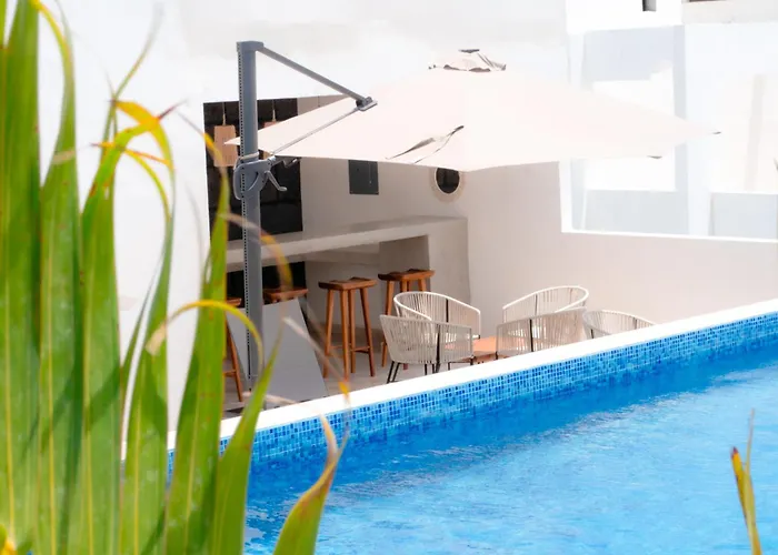 King With Balcony, Gym, Rooftop Pool Holiday home *