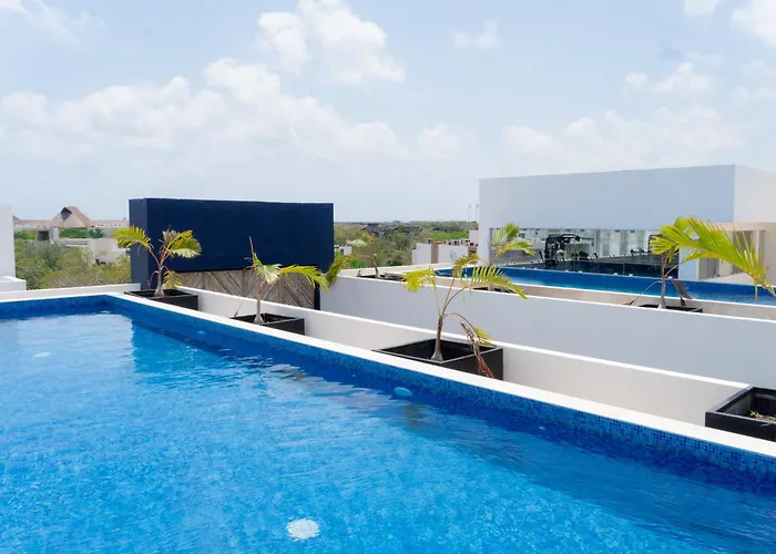 King With Balcony, Gym, Rooftop Pool