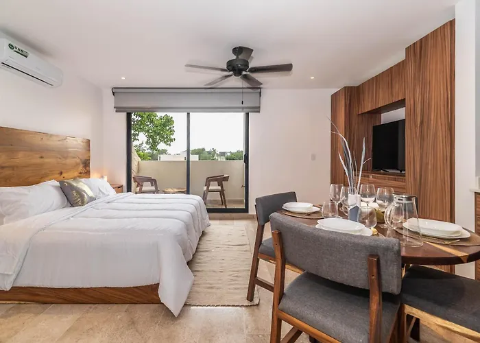 Holiday home King With Balcony, Gym, Rooftop Pool *